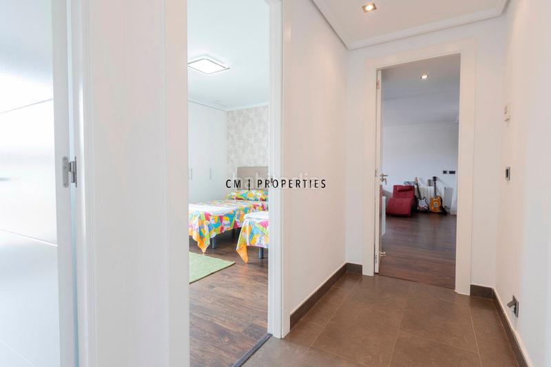 Foto a7f87146-2078-45d1-8da1-2a80e76fe8a3. Location chalet avec chauffage parking piscine dans Torrent