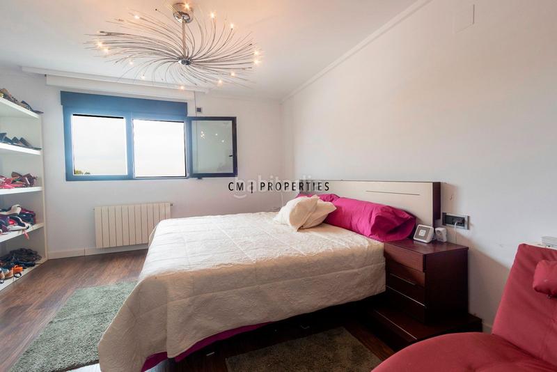 Foto baa6a1b9-8bf6-4231-96c2-7b8d0769e142. Location chalet avec chauffage parking piscine dans Torrent