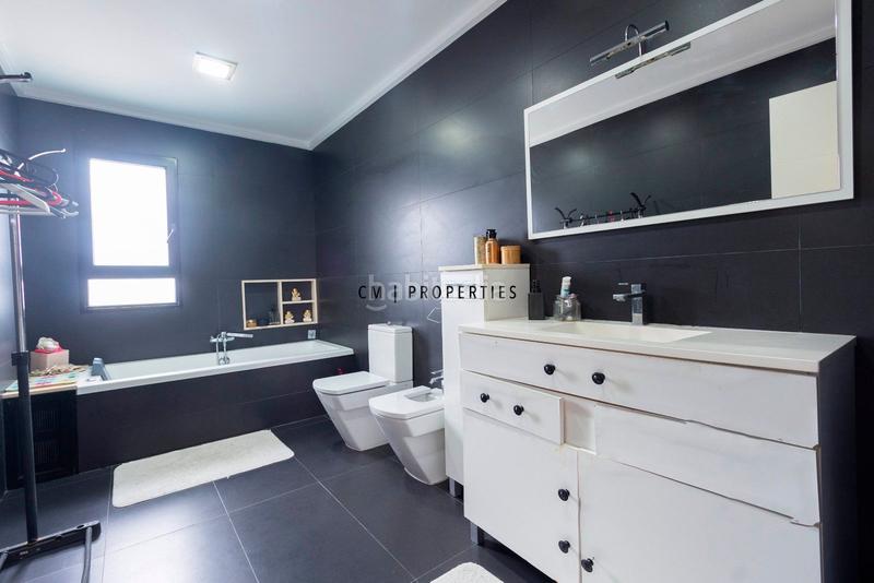 Foto ce89047f-5a52-451b-8b13-785aa73537f0. Location chalet avec chauffage parking piscine dans Torrent