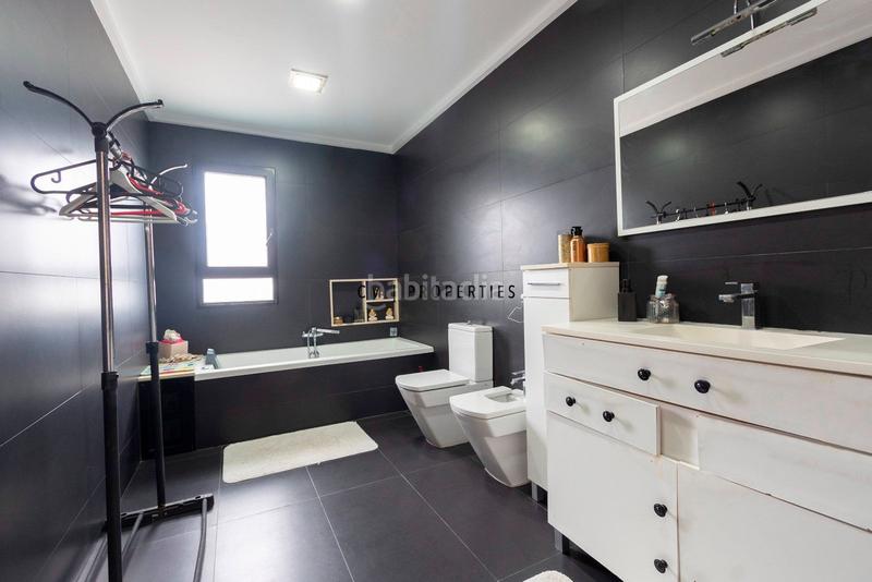 Foto e6bd5bb8-80dd-4a91-947e-4ff51e5831b6. Location chalet avec chauffage parking piscine dans Torrent
