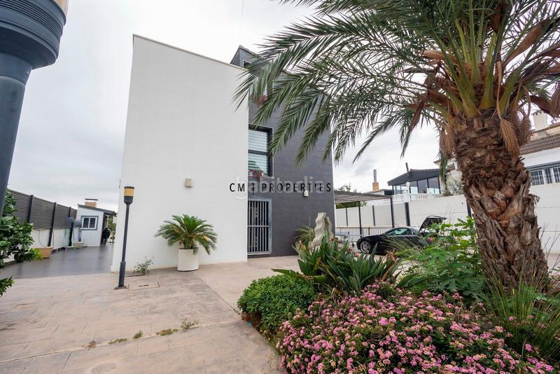 Foto ef376c27-4442-410e-972c-11b9abdeb244. Location chalet avec chauffage parking piscine dans Torrent