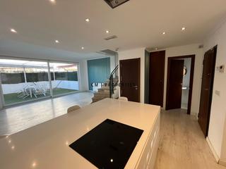 Location Attique  Calle hortensias. Adosado de tres dormitorios y tres baños
