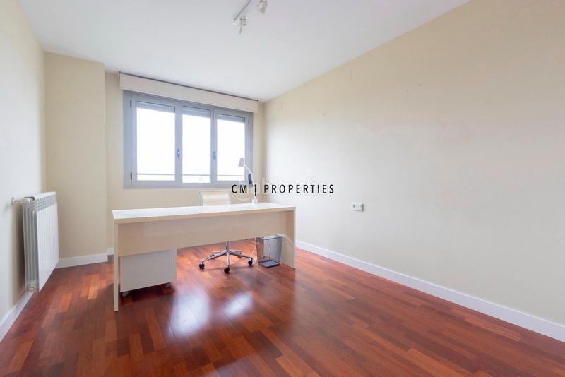 Foto 854546b3-c65b-497d-ba8a-d269ae53b148. Zweistöckige wohnung mit heizung parking in La Punta Valencia