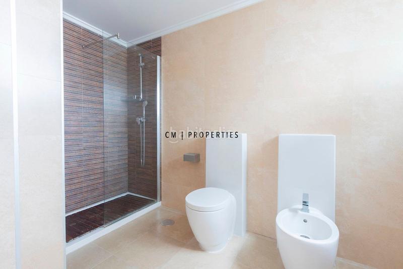 Foto cb39a46a-bdbc-4fe2-8c76-c87c6de43ca4. Zweistöckige wohnung mit heizung parking in La Punta Valencia