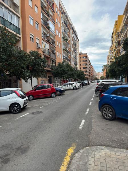 Foto 51c1557c-722a-434b-bb3e-9378f3688632. Geschäftsraum in Ciutat Jardí Valencia