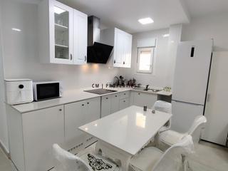 Pis  Calle menorca. Piso 4 habitaciones 2 baños penya roja