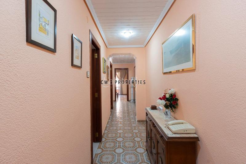 Foto 674836b3-bb22-4c97-b548-41b2f4873c62. Piso  en alquiler de 4 habitaciones , Mestalla en Valencia