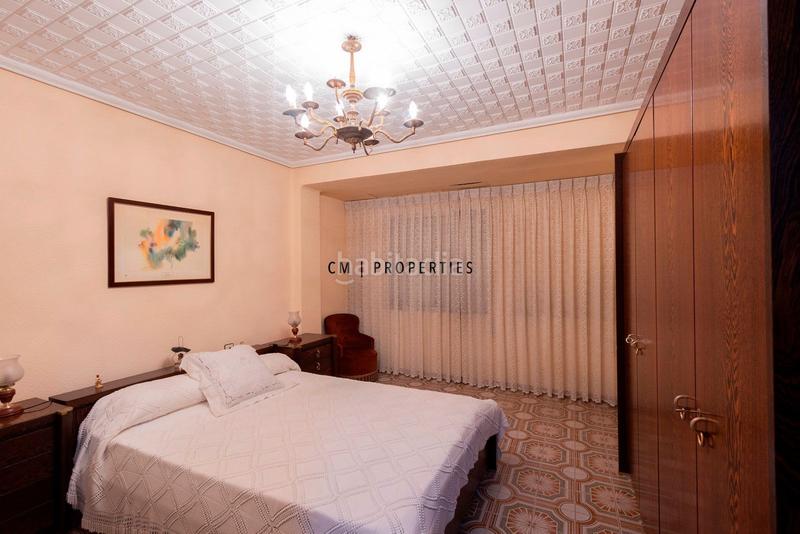 Foto 77ad999d-7bc9-496d-bed6-aa121dd287fa. Piso  en alquiler de 4 habitaciones , Mestalla en Valencia