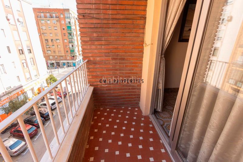 Foto b2d3a3d5-3e92-46f7-9a57-066bc7a6bb8e. Piso  en alquiler de 4 habitaciones , Mestalla en Valencia