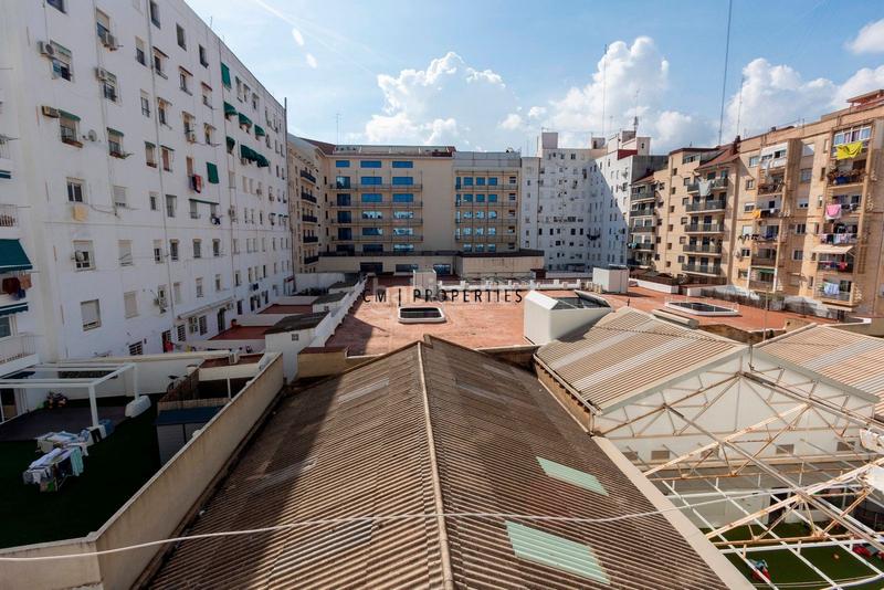 Foto b3571da3-da01-4eaa-9fc3-2e4c4e338f86. Piso  en alquiler de 4 habitaciones , Mestalla en Valencia