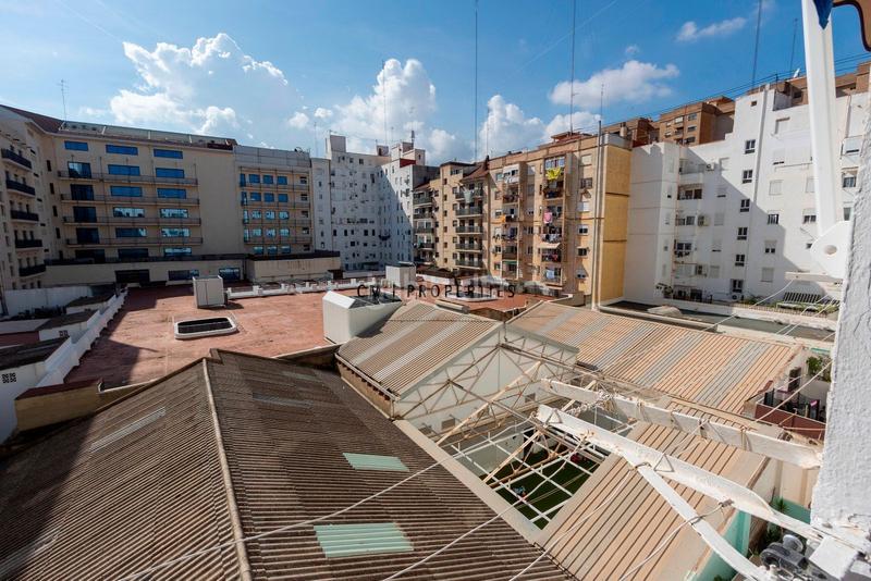 Foto c4548306-8ec0-4c77-af30-42594eb9d5b5. Piso  en alquiler de 4 habitaciones , Mestalla en Valencia