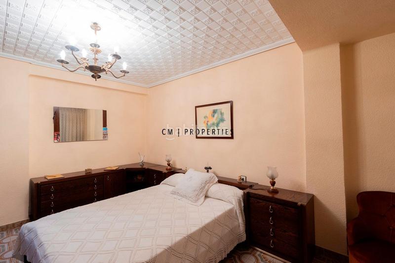 Foto d2015c72-b94a-4a16-98f8-51dea7cd3ce7. Piso  en alquiler de 4 habitaciones , Mestalla en Valencia