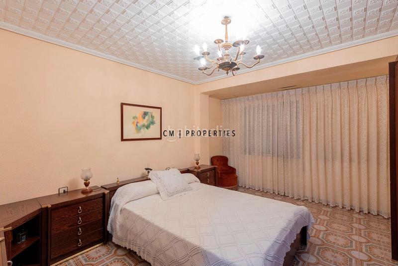 Foto daec22ac-b193-416d-997d-083f6989fd1b. Piso  en alquiler de 4 habitaciones , Mestalla en Valencia