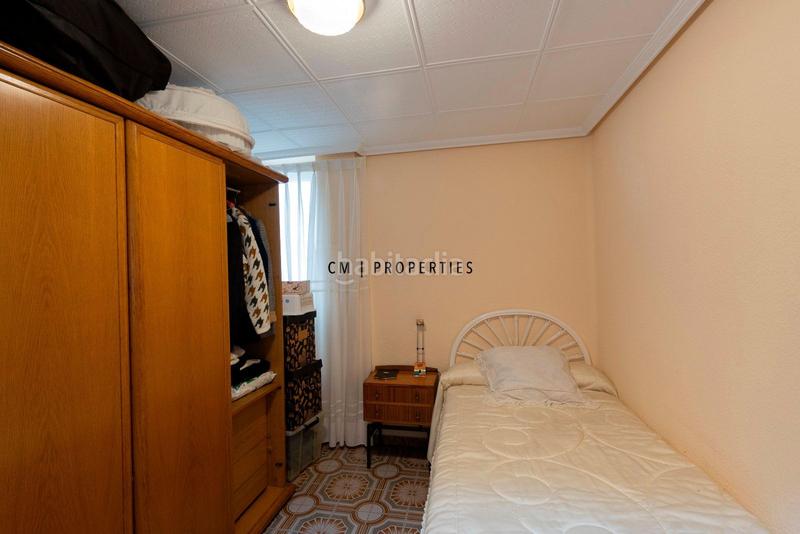 Foto e4815631-b77a-4e4c-9821-97a12815e24c. Piso  en alquiler de 4 habitaciones , Mestalla en Valencia