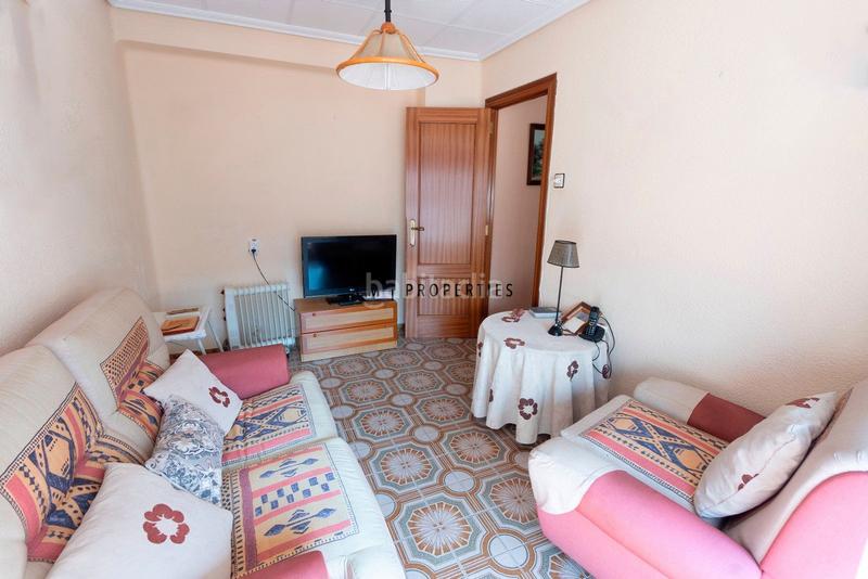 Foto e511241d-0ca7-409b-b135-229ea2ac13c7. Piso  en alquiler de 4 habitaciones , Mestalla en Valencia