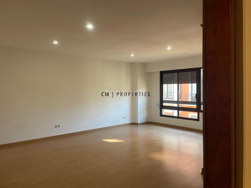 Foto 5f78bf94-ff8c-4cac-8247-8282ece53e54. Alquiler piso luminoso y centrico de 2 dormitorios con 2 baños en Valencia