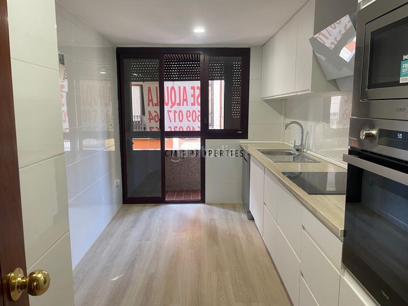 Foto 6d02ba7e-68ae-42fd-8417-c00a40c42f70. Alquiler piso luminoso y centrico de 2 dormitorios con 2 baños en Valencia