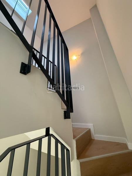 Foto 8b3fa877-b3d7-43d1-ac6d-85804c4dfe6d. Alquiler dúplex ático dúplex moderno con domótica, garaje y piscina en Valencia