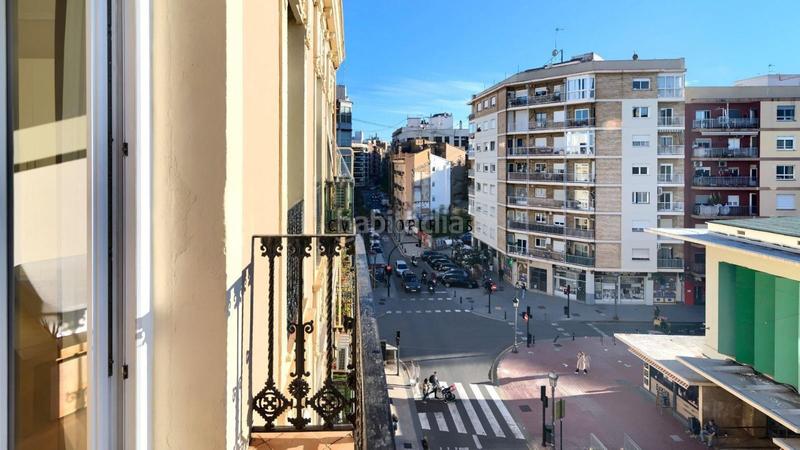 Foto 4c1532fd-2fa0-4632-bd44-dfb697f54eb6. Rent flat with heating in Russafa Valencia