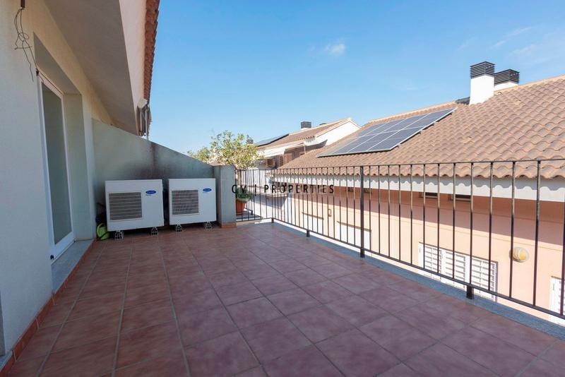 Foto 5fd7e164-3eef-40cf-b256-6db7c3384a97. Piso adosado de 4 dormitorios en alquiler en Moncada