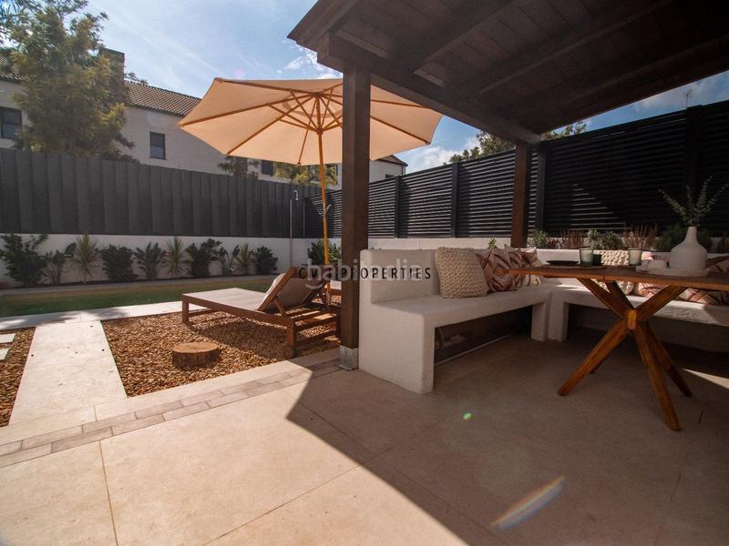 Foto 9cc1f598-3a8d-4f74-a474-5492b236b0b7. Rent semi detached house with heating parking pool in Valencia