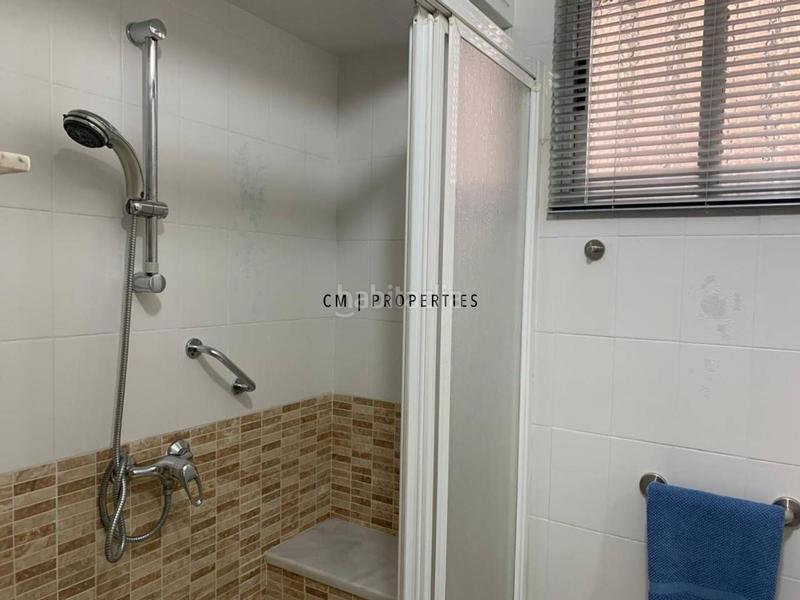 Foto 2c633b8a-58b8-403b-82f0-91336e4e9f73. Alquiler piso  en alquiler de 4 habitaciones en av. de peris i valero en Valencia