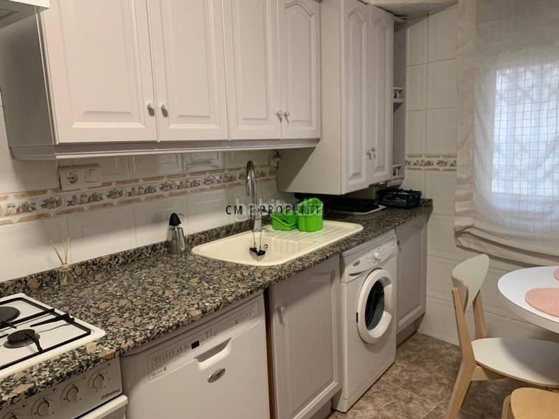 Foto 3d97244c-95d9-4dc4-b5d9-84551591792e. Alquiler piso  en alquiler de 4 habitaciones en av. de peris i valero en Valencia