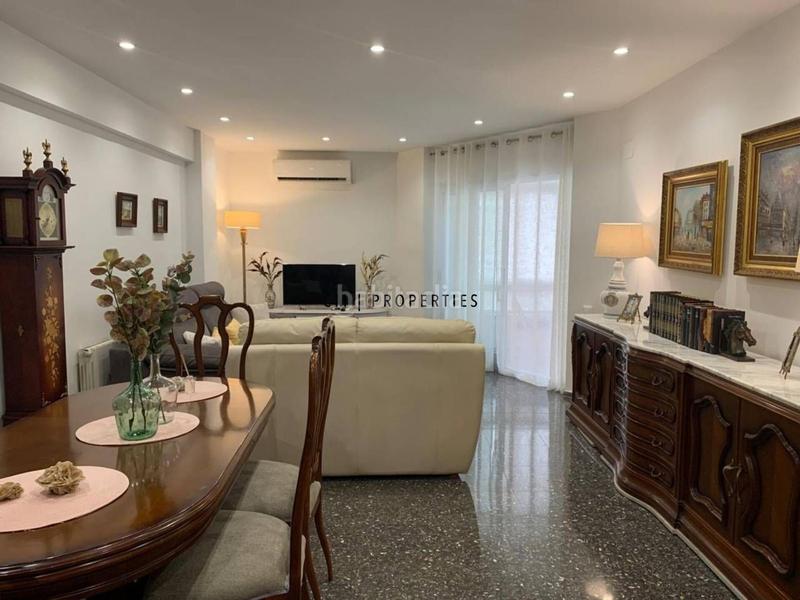 Foto 950a1580-cdda-41ef-bb84-f17f950f56be. Alquiler piso  en alquiler de 4 habitaciones en av. de peris i valero en Valencia