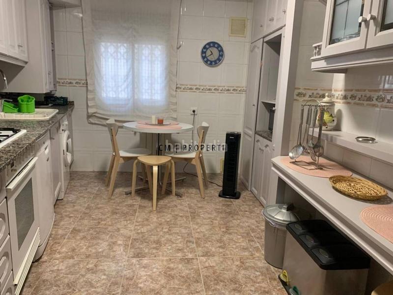 Foto 9c20a264-2b43-4c22-b940-e4dc73dd61d6. Alquiler piso  en alquiler de 4 habitaciones en av. de peris i valero en Valencia