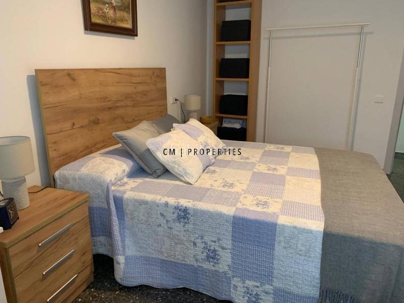 Foto b753cd20-e50b-49f8-b652-2c9cd09f061b. Alquiler piso  en alquiler de 4 habitaciones en av. de peris i valero en Valencia