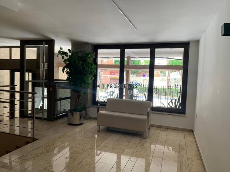 Foto db5dc621-78a1-4643-9a9f-9ca77bfd8912. Alquiler piso  en alquiler de 4 habitaciones en av. de peris i valero en Valencia