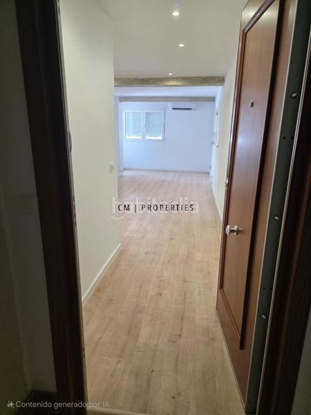 Foto 4699b3c1-74c8-4841-a025-20cd03c0cbfd. Alquiler piso  reformado 4 habitaciones en la zona avd del puerto en aqluiler en Valencia