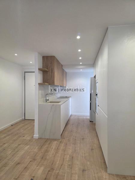 Foto e79bbcf6-2d14-4521-9448-13d3ac2a801e. Alquiler piso  reformado 4 habitaciones en la zona avd del puerto en aqluiler en Valencia