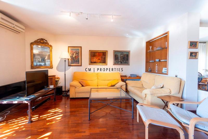 Foto 56a110f8-cd5d-4edb-8631-3b8f4fcf40f6. Etagenwohnung mit heizung parking in Jaume Roig Valencia