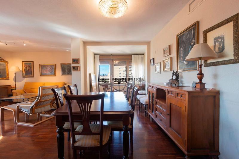 Foto f26fa234-bd01-42c0-8452-d3e33adf3d75. Etagenwohnung mit heizung parking in Jaume Roig Valencia