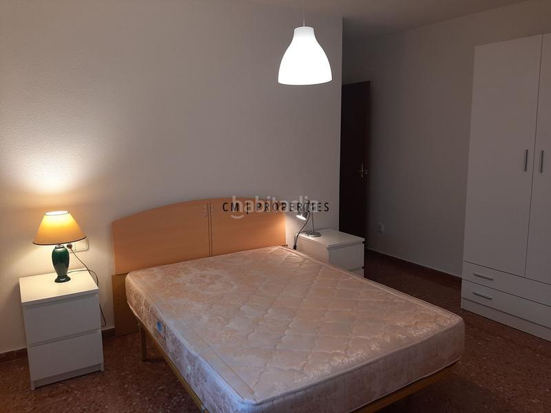 Foto 1a93fa77-2211-4597-ad43-4880fd12490d. Alquiler piso alquiler de piso con 3 habitaciones y 1 estudio para profesionales o estudiantes en Valencia