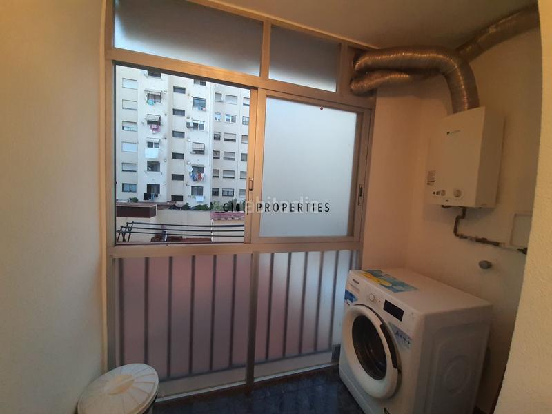 Foto 2989da9b-ed5c-41db-9a9c-d2078bb3a3df. Alquiler piso alquiler de piso con 3 habitaciones y 1 estudio para profesionales o estudiantes en Valencia