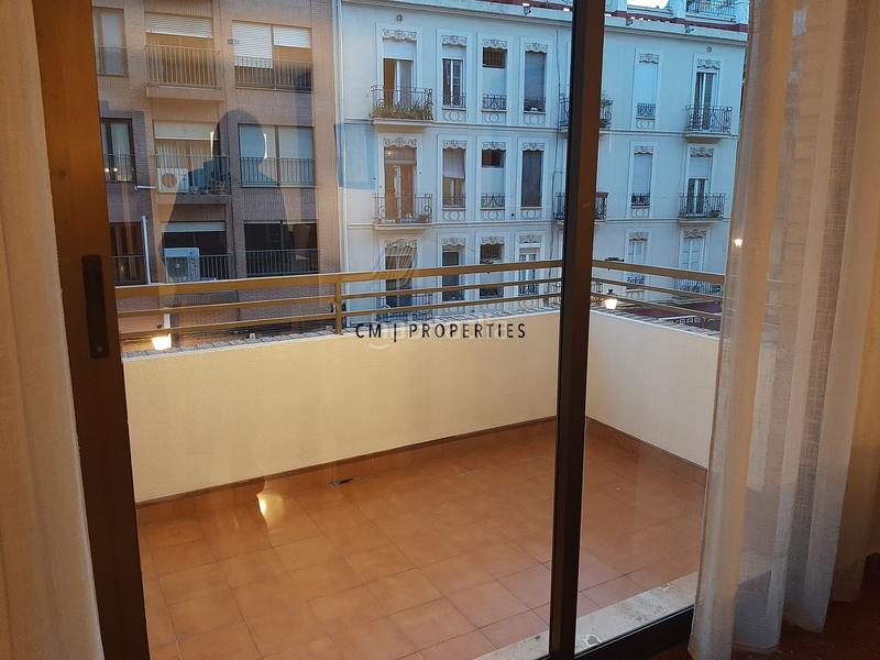 Foto 34550f0f-03f0-4f89-8934-e79d5a737e95. Alquiler piso alquiler de piso con 3 habitaciones y 1 estudio para profesionales o estudiantes en Valencia