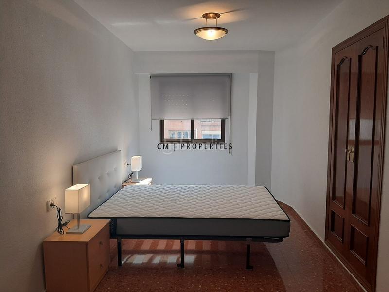 Foto 77a9fef1-4265-4d53-8a05-525e4cc7bdc6. Alquiler piso alquiler de piso con 3 habitaciones y 1 estudio para profesionales o estudiantes en Valencia