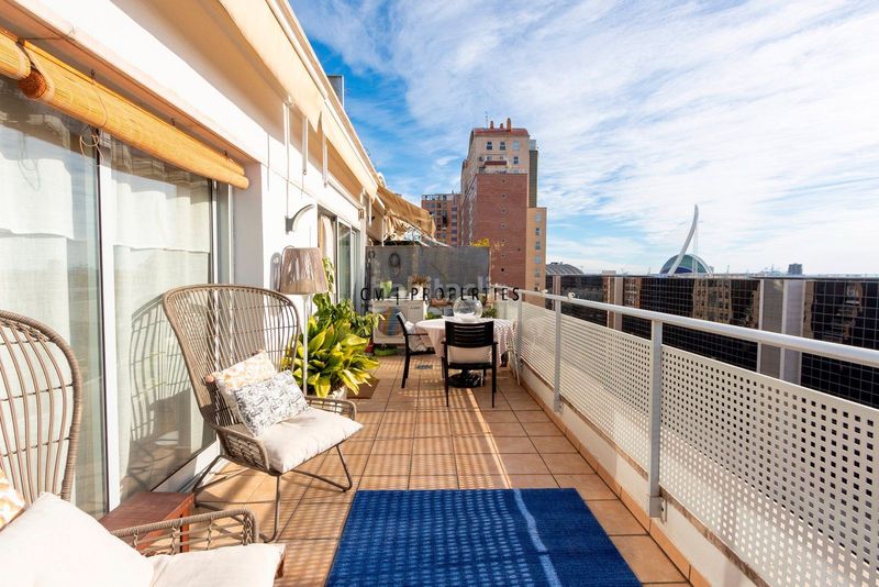 Piso residencial con piscina y muy buenas calidades, con posibilidad de tres habitaciones en Valencia