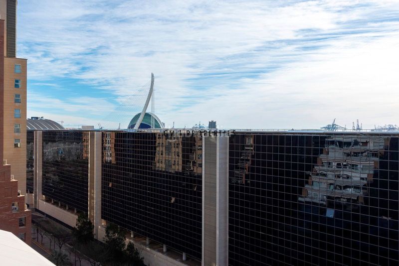 Piso residencial con piscina y muy buenas calidades, con posibilidad de tres habitaciones en Valencia - Imagen 8