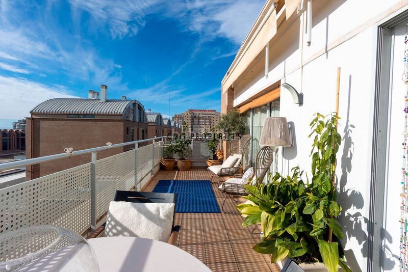 Piso residencial con piscina y muy buenas calidades, con posibilidad de tres habitaciones en Valencia - Imagen 2