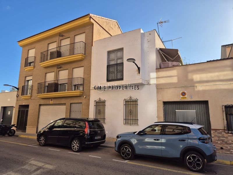Foto 6e0906fb-2dd3-4220-bf34-cf7323925d07. Casa adossada a Aldaia