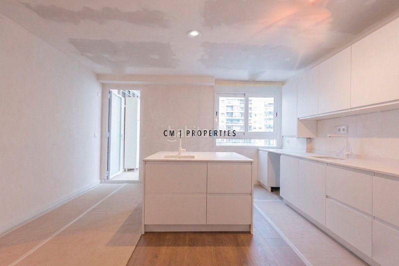 Piso de tres habitaciones y dos baños zona patraix en Valencia - Imagen 3