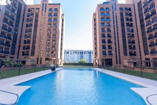 Rent Flat  Luis bolinches compañ esc. Piso residencial tres habitaciones garaje piscina penya roja