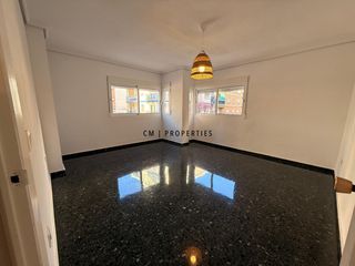 Miete Etagenwohnung  Blasco ibáñez. Piso en alquiler de 4 habitaciones en paterna