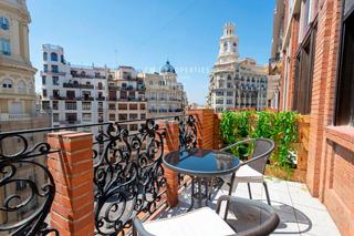 Rent Penthouse  Ayuntamiento del. Ático en la plaza del ayuntamiento en alquiler.
