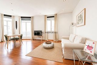 Rent Flat  Barcelonina. Vivienda de lujo en el ayuntamiento