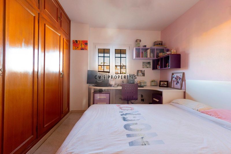 Foto e743fc9e-25a1-4b30-9263-e24cef0c4dc3. Casa adossada amb calefacció piscina a La Cañada Paterna