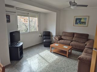 Miete Etagenwohnung in El Castell. Piso de 3 habitaciones para estudiantes en burjassot